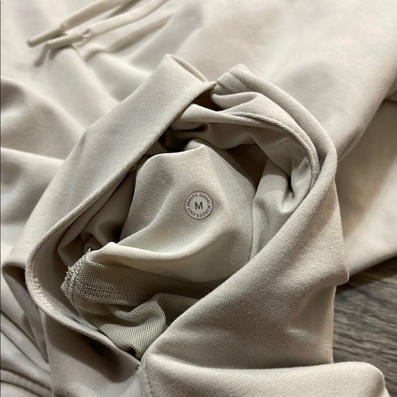 Lululemon Men's Cream Hoodie - Picture 5 of 10